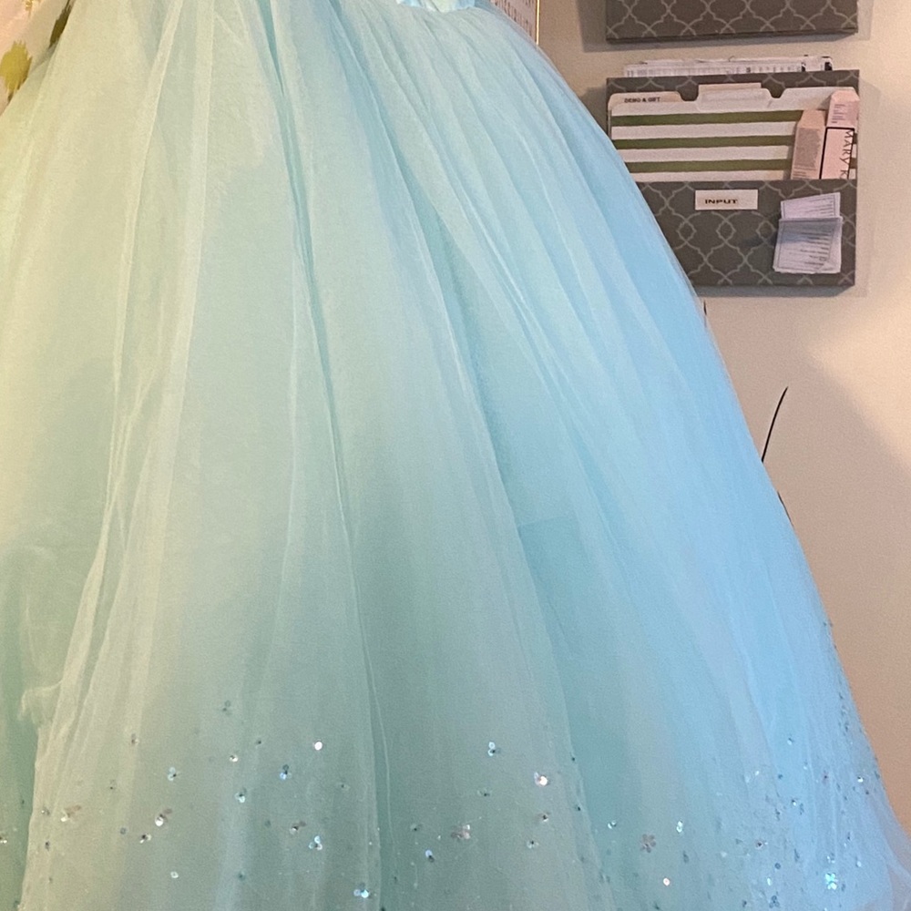 Beautiful formal dress size 8 USA